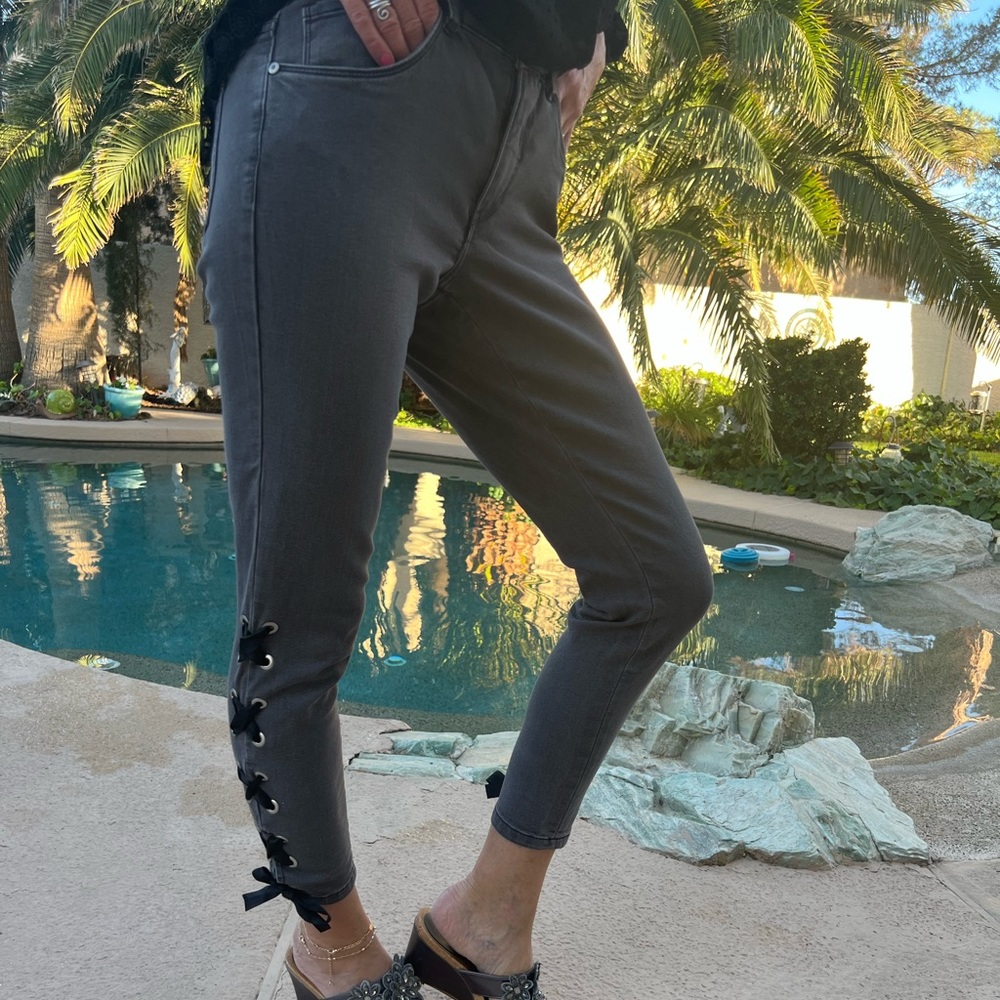 Venus high rise jeans with ribbon details